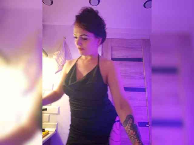 SelenaBlooms webcam