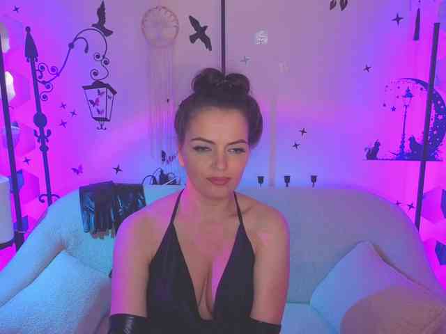 SelenaBlooms webcam