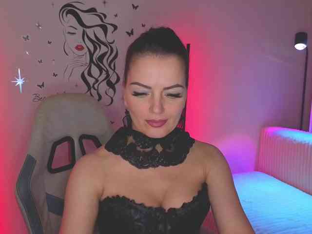 SelenaBlooms webcam