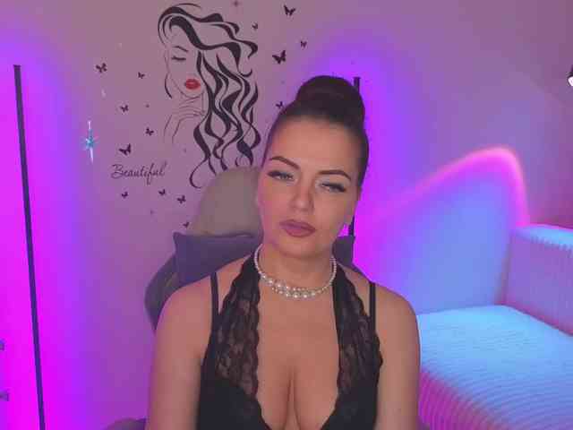 SelenaBlooms webcam