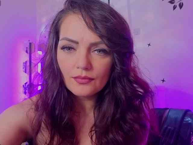 SelenaBlooms webcam