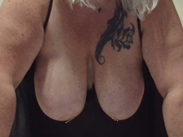 enchaleur76-1 live cam on BongaCams