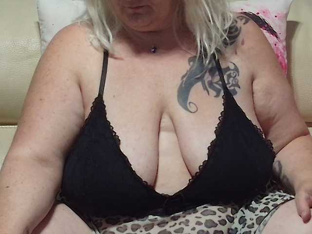 le modèle enchaleur76-1 est en webcam porno dans un show sur le site bongacams, il possède les tags suivants: White/Caucasian,Blonde,Shaved