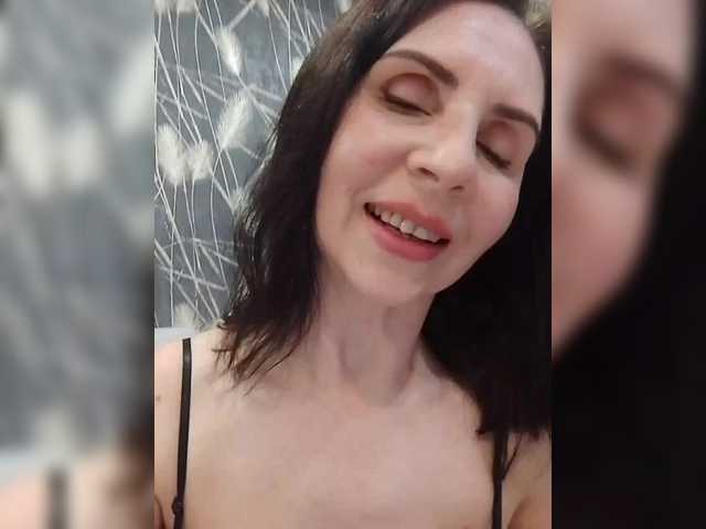 EvaXGirl's BongaCams show and profile