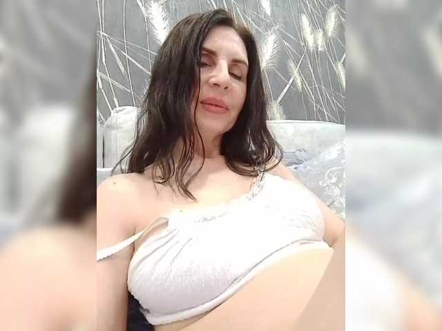 EvaXGirl's BongaCams show and profile