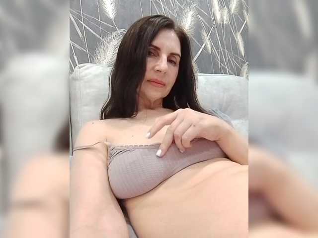 EvaXGirl's BongaCams show and profile