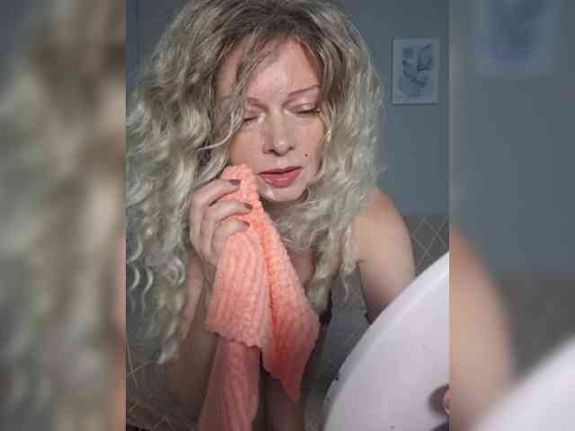 MOON37x Sex Cam Show