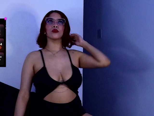 mishellcollins live cam on BongaCams