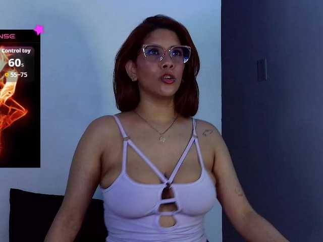 mishellcollins live cam on BongaCams