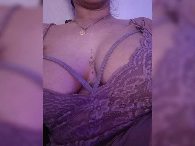 mishellcollins Live Cam on BongaCams