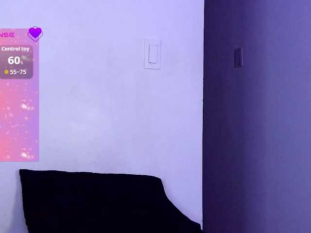 mishellcollins live cam on BongaCams