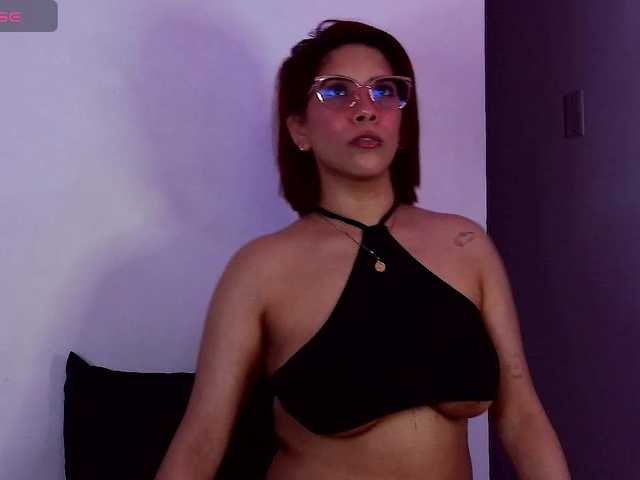 mishellcollins live cam on BongaCams