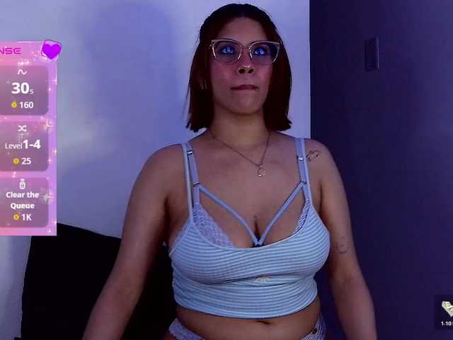 mishellcollins live cam on BongaCams