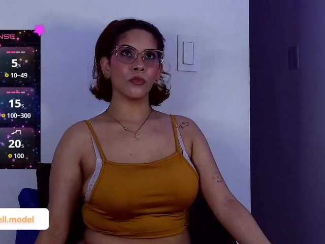 mishellcollins live cam on BongaCams