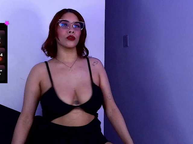 mishellcollins live cam on BongaCams