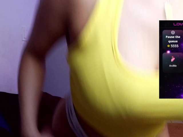 mishellcollins live cam on BongaCams