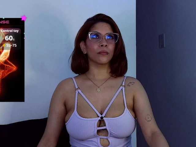 mishellcollins live cam on BongaCams