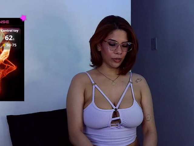 mishellcollins live cam on BongaCams
