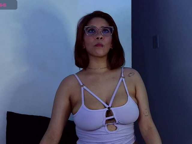 mishellcollins live cam on BongaCams