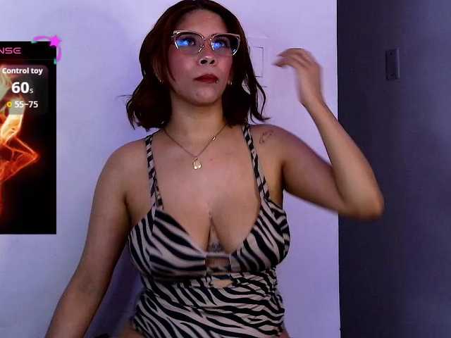 mishellcollins live cam on BongaCams
