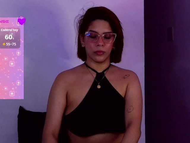 mishellcollins live cam on BongaCams