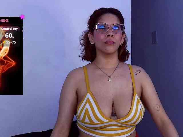 mishellcollins Live Webcam on BongaCams