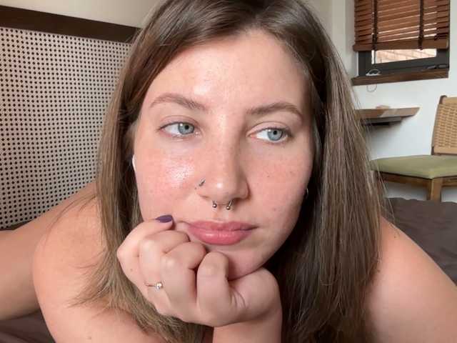 EzheVika live cam on BongaCams