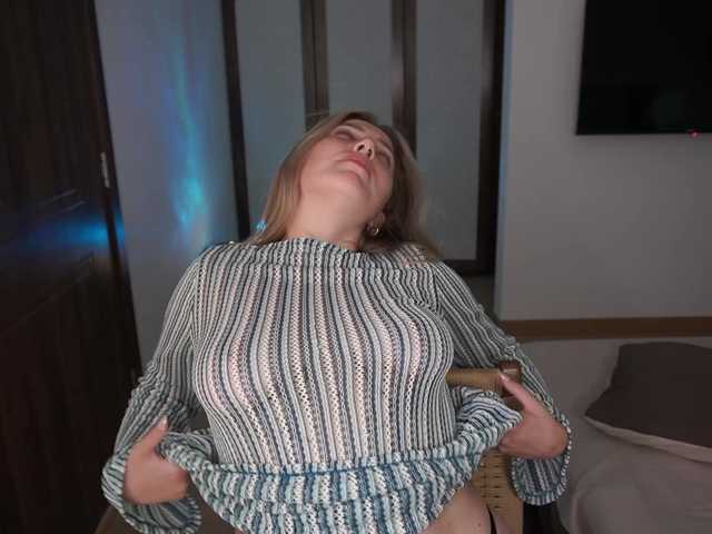 EzheVika live cam on BongaCams