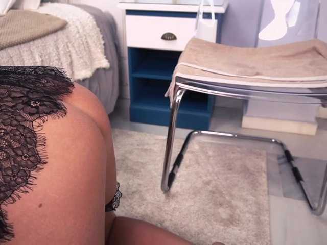 new1dee live cam on BongaCams