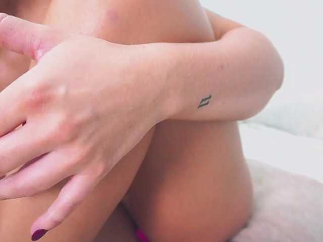 new1dee live cam on BongaCams