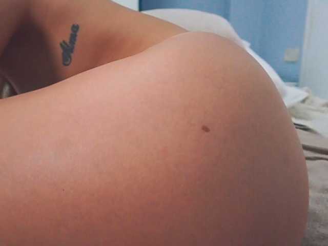 new1dee live cam on BongaCams