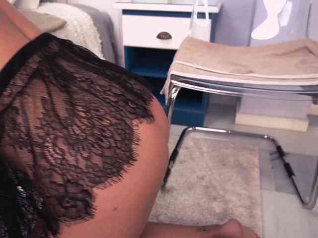 new1dee Live Webcam on BongaCams