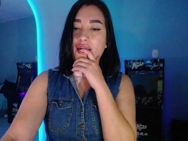 le modèle -santalove- est en webcam porno dans un show sur le site bongacams, il possède les tags suivants: Latino/Hispanic,Brunette,Shaved