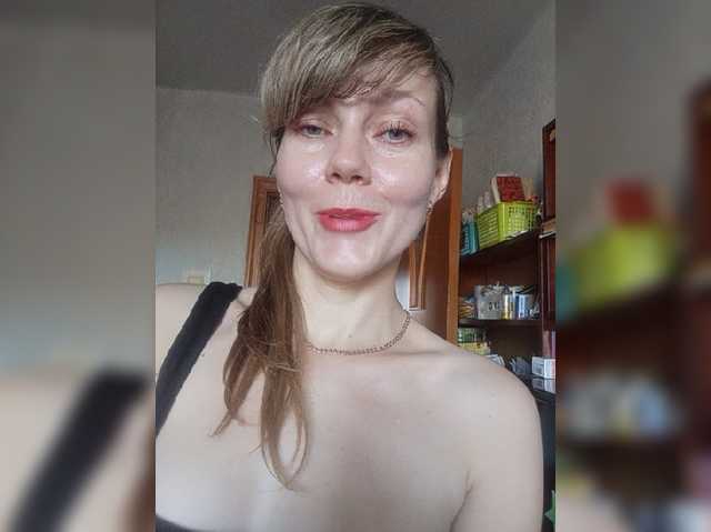 NinonDePeace live cam on BongaCams