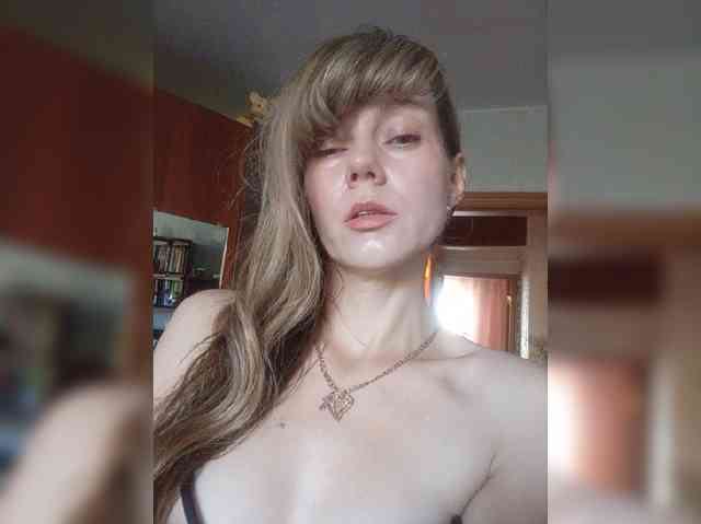 NinonDePeace webcam