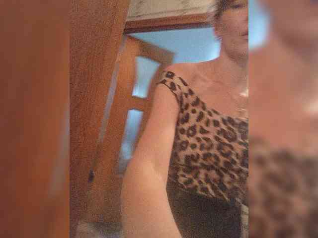 NinonDePeace webcam