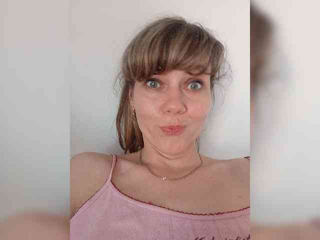 NinonDePeace webcam