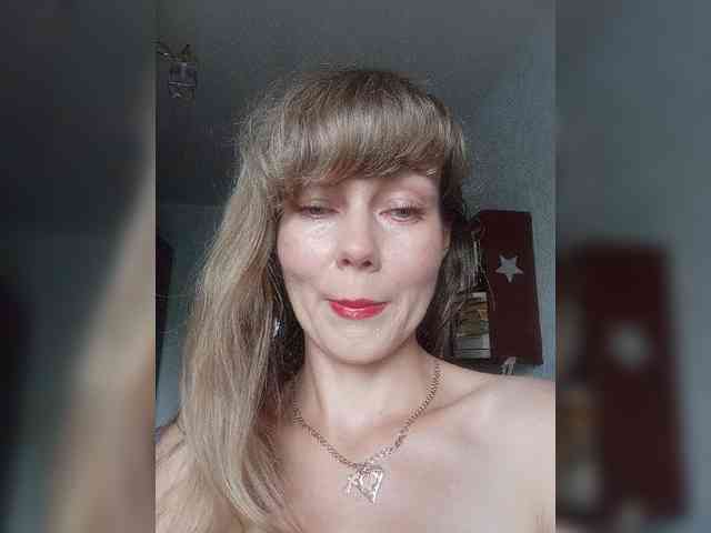 NinonDePeace webcam