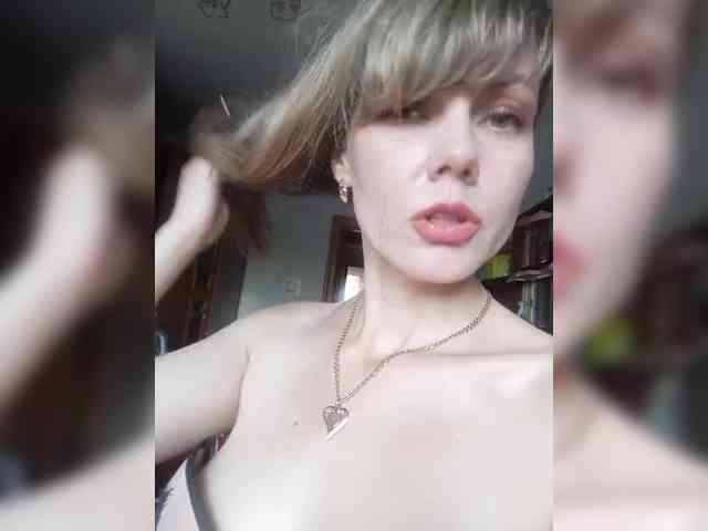 NinonDePeace webcam