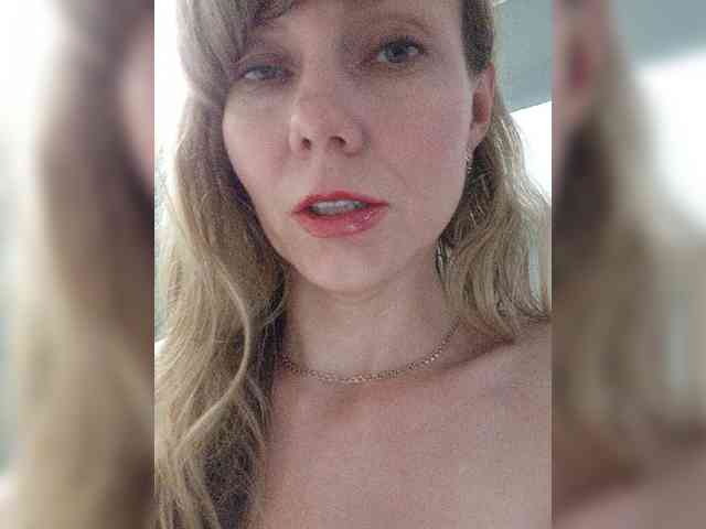 NinonDePeace webcam