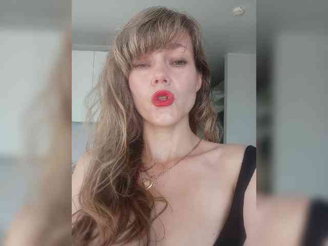 NinonDePeace webcam