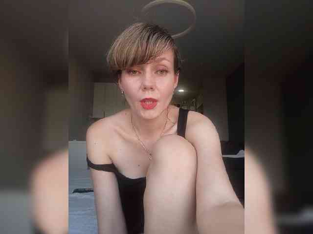 NinonDePeace webcam