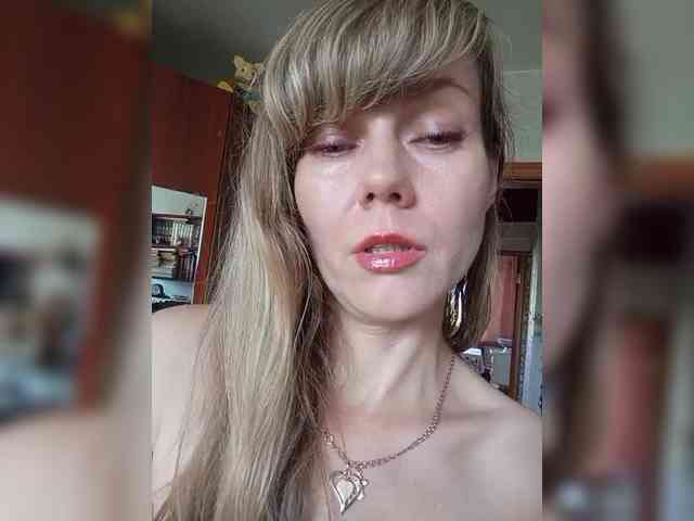 NinonDePeace webcam