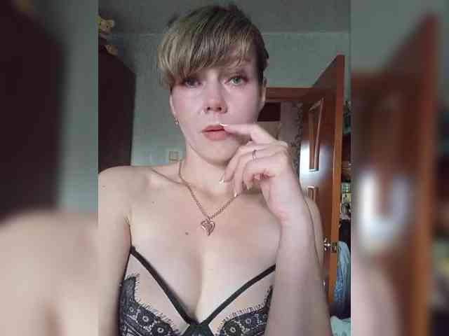 NinonDePeace webcam