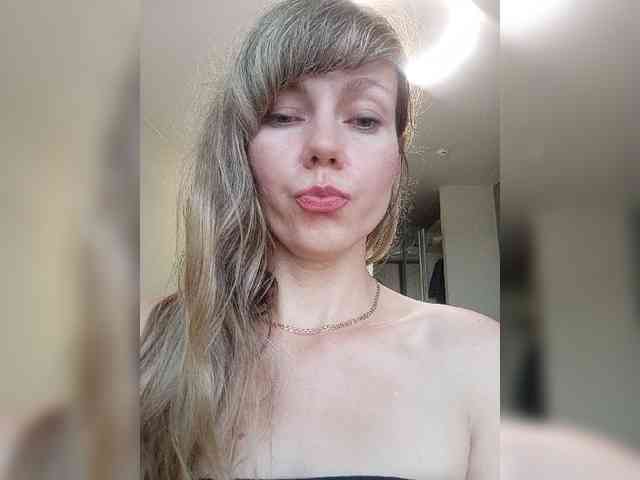 NinonDePeace Live Webcam on BongaCams