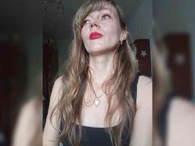 NinonDePeace webcam