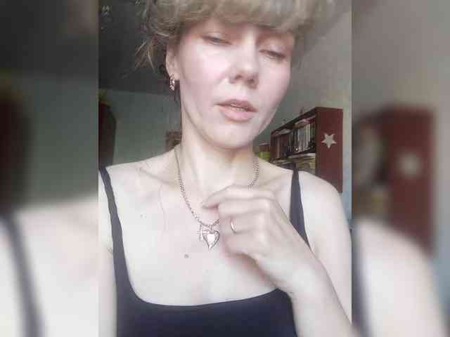 NinonDePeace webcam