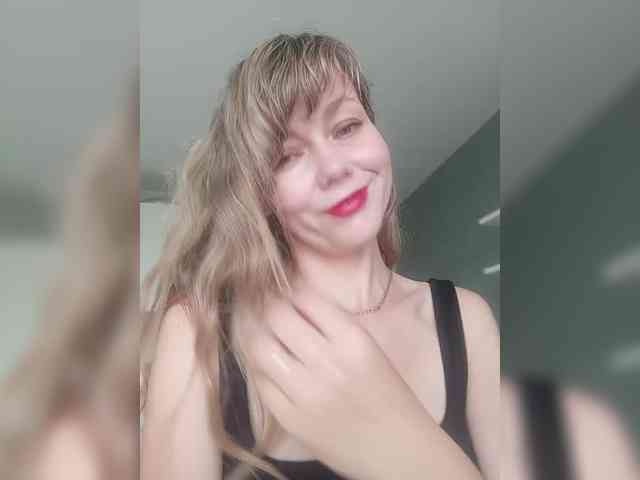 NinonDePeace webcam
