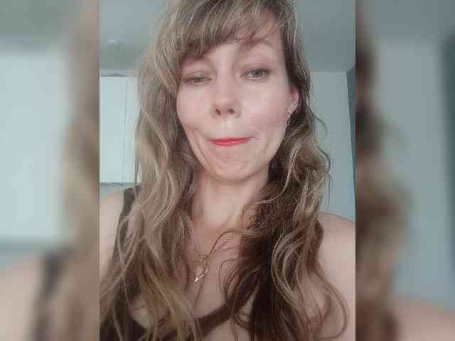 NinonDePeace webcam