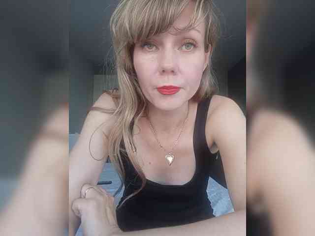 NinonDePeace webcam